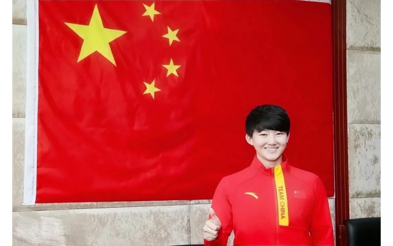 來了，世界冠軍宮乃瑩！