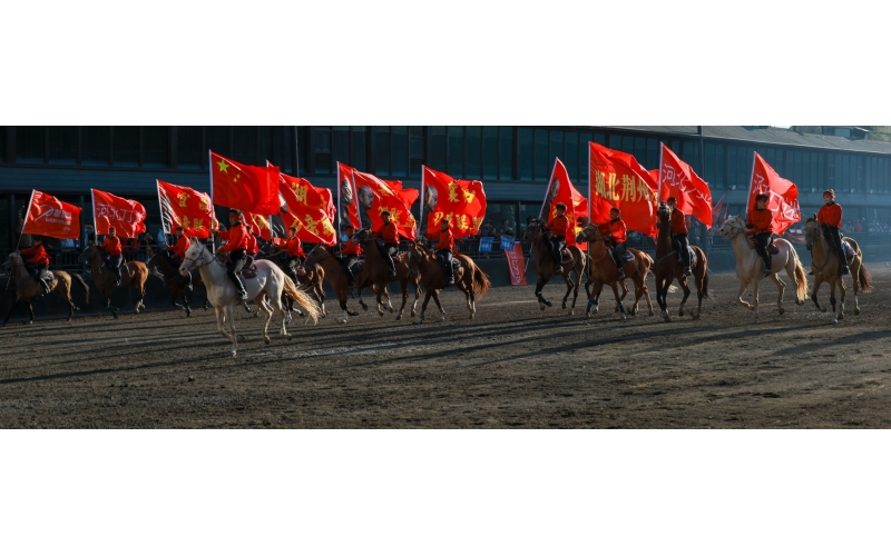 &ldquo;唱著刀歌游新疆&rdquo;&mdash;這些天，全國游客在這里歡聚